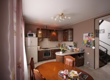 Дом 190 м² на участке 4.5 сот.