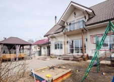 Коттедж 220 м² на участке 15 сот.