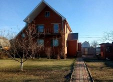 Коттедж 280 м² на участке 10 сот.