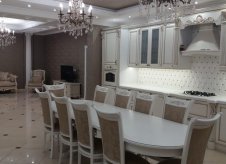 Дом 560 м² на участке 8 сот.
