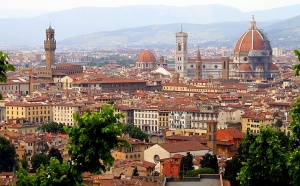Во Флоренции действует две официальных службы перевозок – это такси и трансферные компании. Услуги трансфера в этом городе соответствуют высоким стандартам.