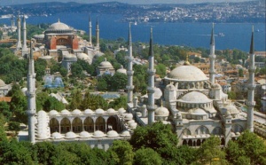 Волшебный город, где тесно сплелись Восток и Запад, разные культуры и традиции, религии и народы. Это все о Стамбуле. Его живописные красоты напоминают старинные восточные сказки, которые завораживают и восхищают.