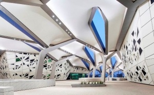 Уникальный исследовательский центр KAPSARC, спроектированный Захой Хадид, открылся в столице Саудовской Аравии Эр-Рияде. Комплекс начали строить еще в 2014 году, при жизни архитектора. Объект поражает не только интересной архитектурой, но и конструктивными и инженерными решениями, обеспечившими ему платиновый сертификат LEED.