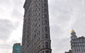 По данным The New York Post ширина трехэтажного здания составляет всего 2,54 метра. Дом, который был построен в 1873 году, находится на Манхэттене, на Бедфорд-стрит.
