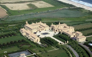 Журнал Forbes составил рейтинг самых дорогих домов миллиардеров.