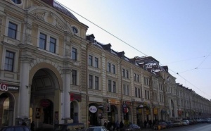 Власти Санкт-Петербурга намерены превратить Апраксин двор в культурно-развлекательный центр. В реконструкции Апраксина двора примут участие собственники помещений.