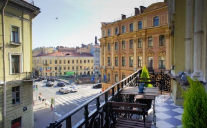 Да именно, хостел в Санкт-Петербурге становится самым популярным видом жилья для широкого круга приезжающих в город людей.