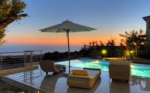 Недвижимость на Северном Кипре привлекает туристов со всех стран. Здесь большое количество предложений вторичного рынка и непосредственно от застройщика.