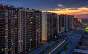 Как бы ни было удивительным, но Санкт-Петербург в этом году существенно опережает Москву по объему вводимого жилья.