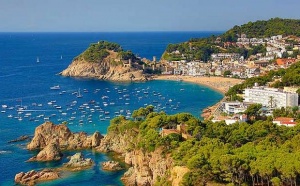 Коста Брава — популярный туристический район Средиземноморского побережья Испании. Живописная природа, умеренный климат привлекают сюда тысячи отдыхающих. Ценят эти уникальные места и сами каталонцы.