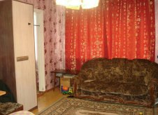 2-к квартира, 42 м², 1/3 эт.