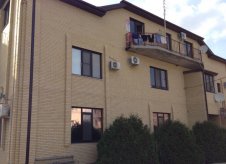 2-к квартира, 63 м², 1/3 эт.