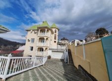 Дом 500 м² на участке 10 сот.